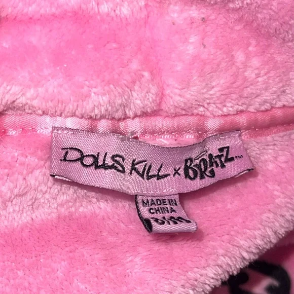Dolls Kill x Bratz Pink Plush Robe - Picture 4 of 4